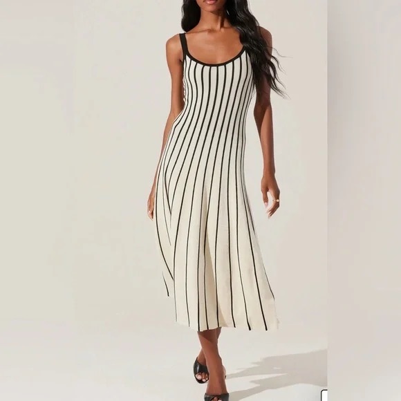 ASTR The Label Irecia Sweater Midi Dress in Black and Cream Stripe Medium NWT - Picture 4 of 12